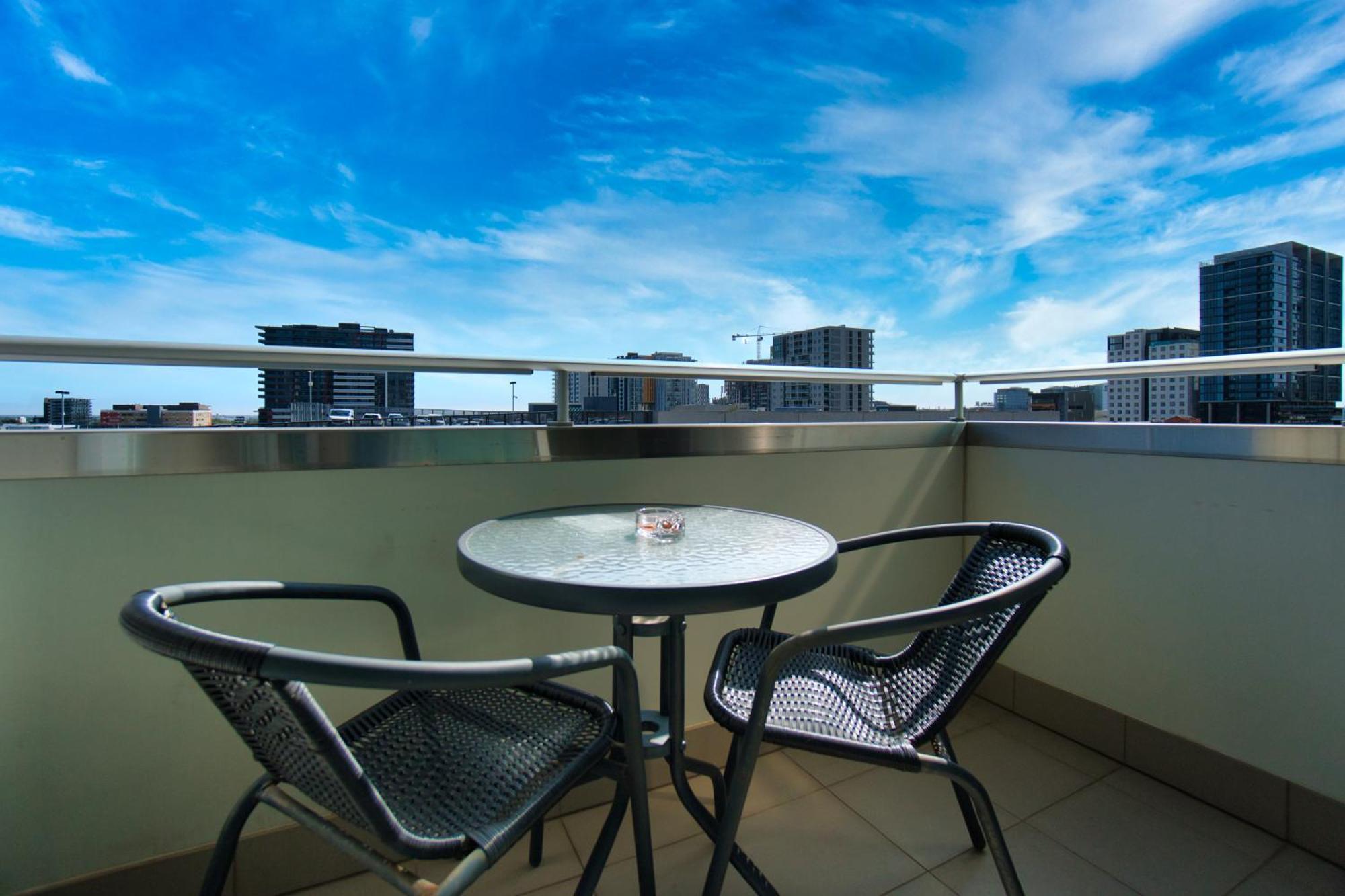 Amyra Residences At The Rowlands Apartments Аделаида Экстерьер фото